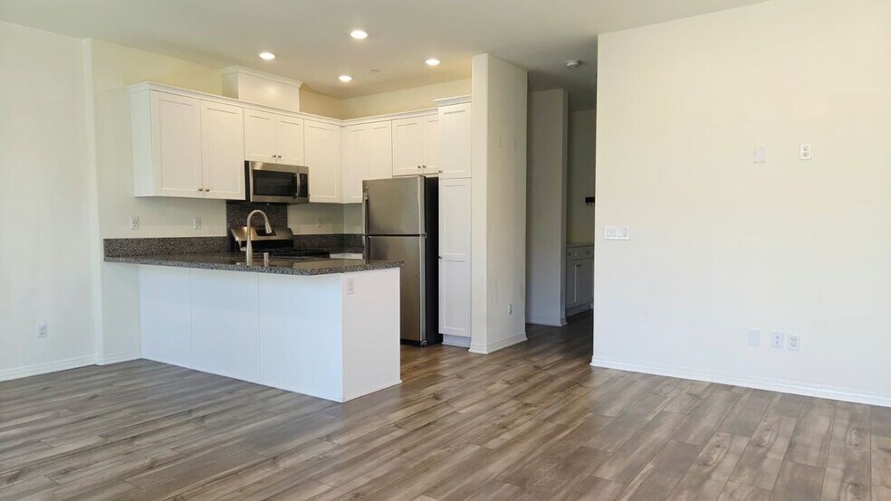 Building Photo - 24110 Tuscany Ave