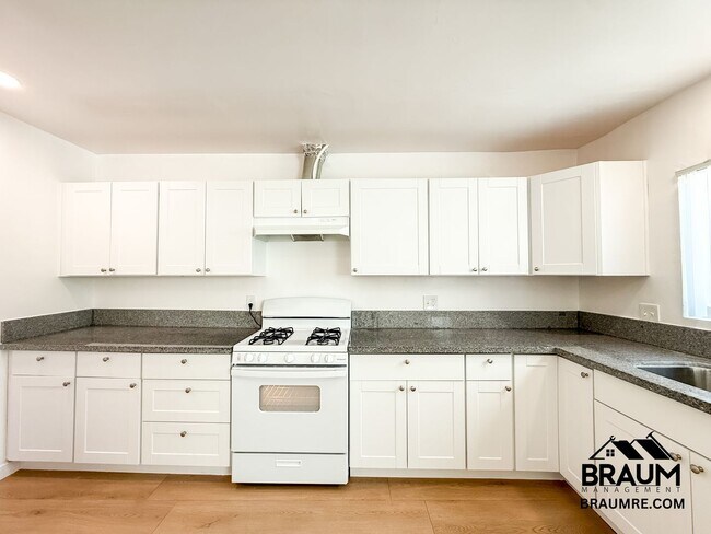 Building Photo - 13115 Oxnard St