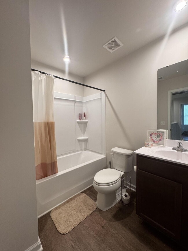Building Photo - Charming 3-Bed, 2.5-Bath Home in Woodruff ...