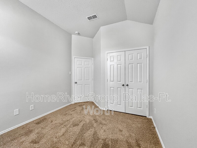 Building Photo - 3318 Lochwood Dr