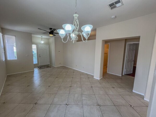 Building Photo - Charming Single-Story Home in a Prime Loca...