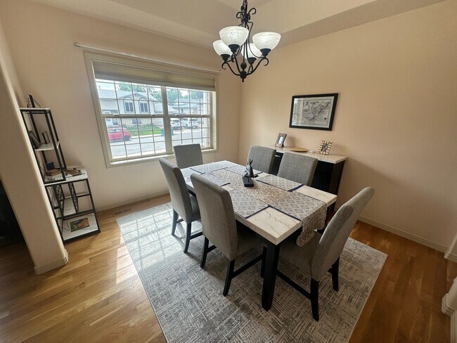 Building Photo - Amazing, Large & Beautiful Lakewood Home A...