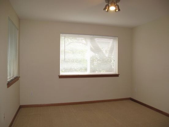 Building Photo - Gorgeous 3 bed/3.5 bath Queen Anne Townhouse!