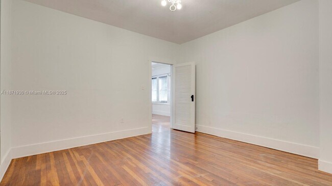 Building Photo - 1676 SW 11th St