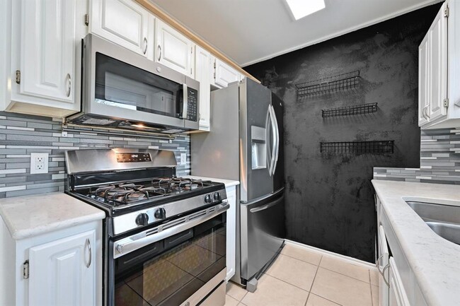 Building Photo - 13816 Golden Flax Trail