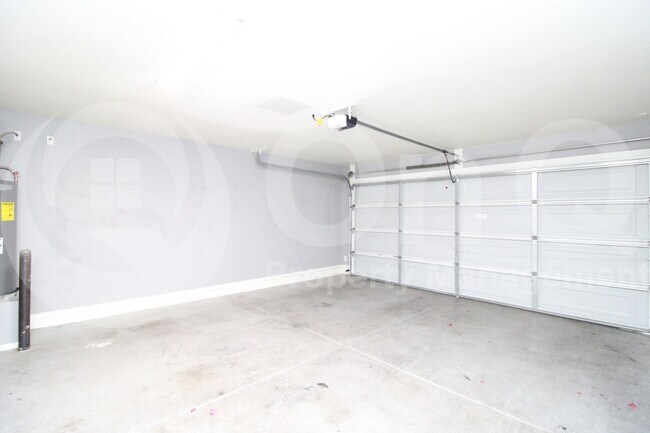 Building Photo - 6333 W Valencia Dr
