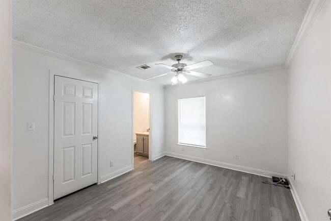 Building Photo - 132 Varsity Cir