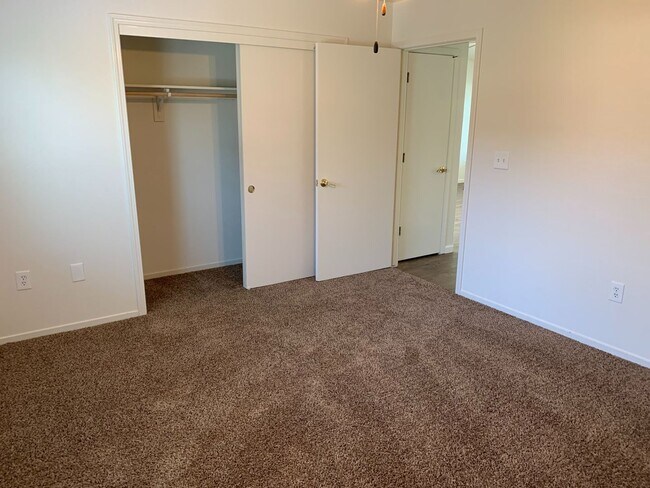 Building Photo - 1905