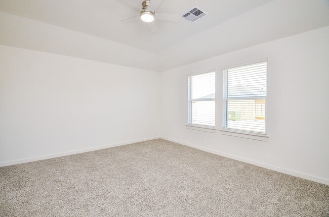 Building Photo - 31134 Royal Acrs Ct