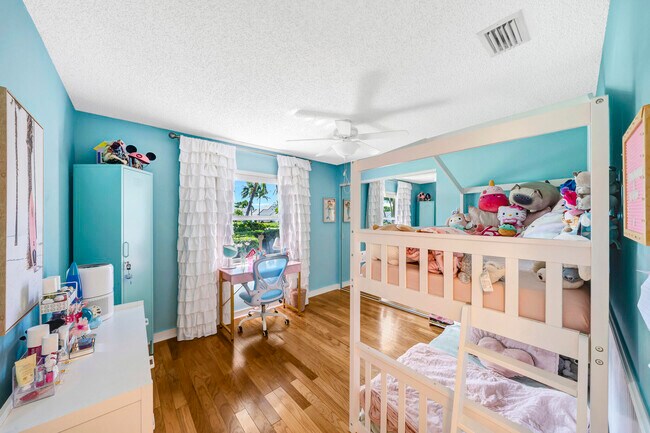 Building Photo - 7661 W Country Club Blvd