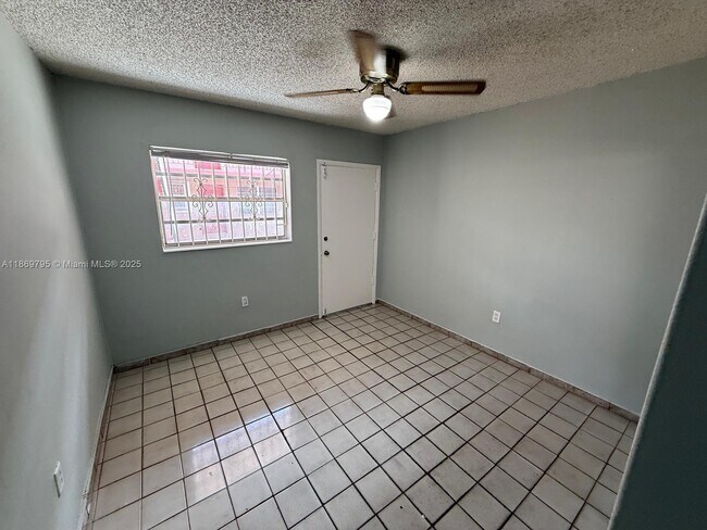 Building Photo - 1281 W 29th St