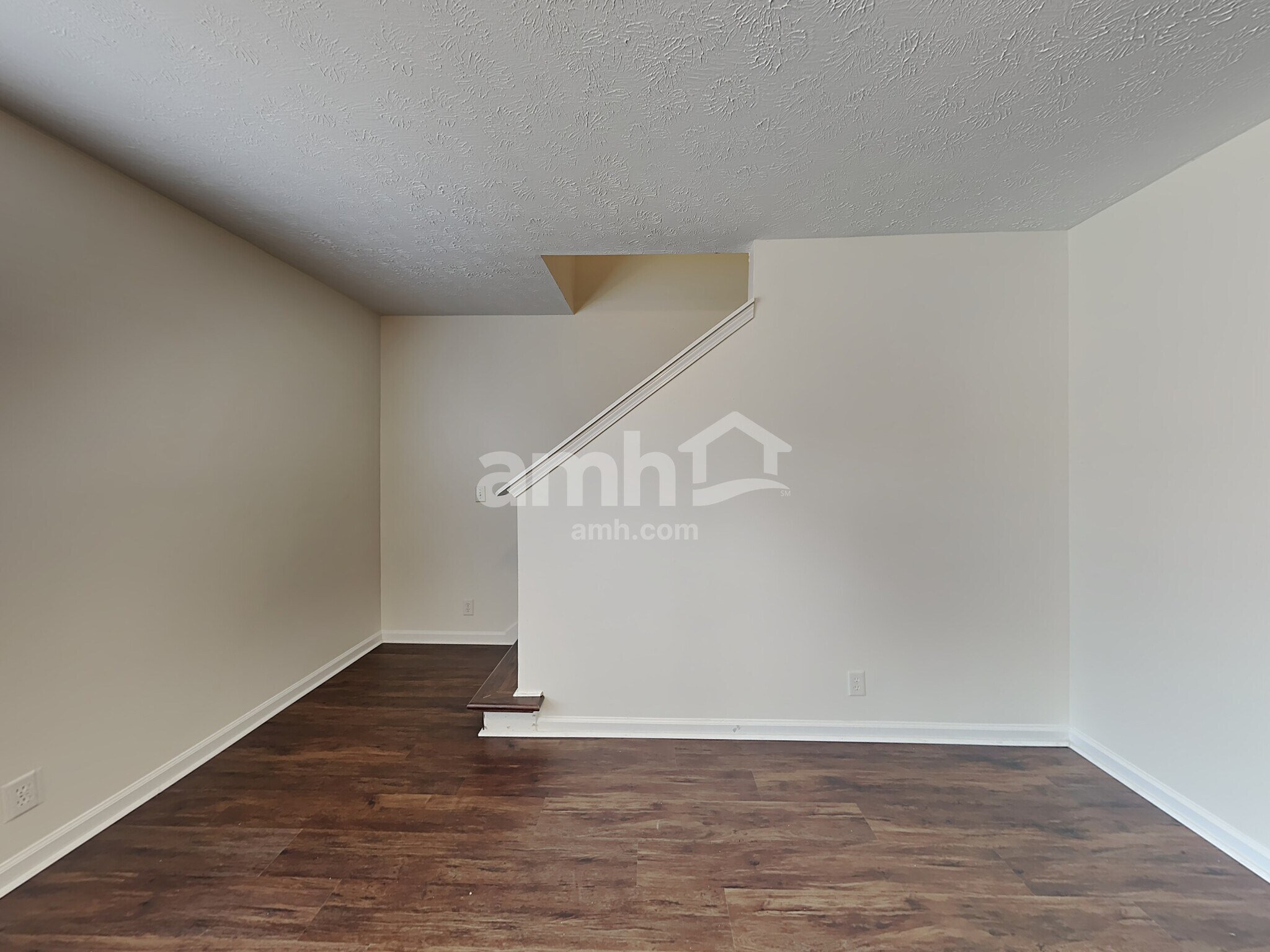 Building Photo - 102 Coolmore Ct