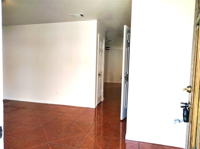 Building Photo - 13835 Purplemartin St