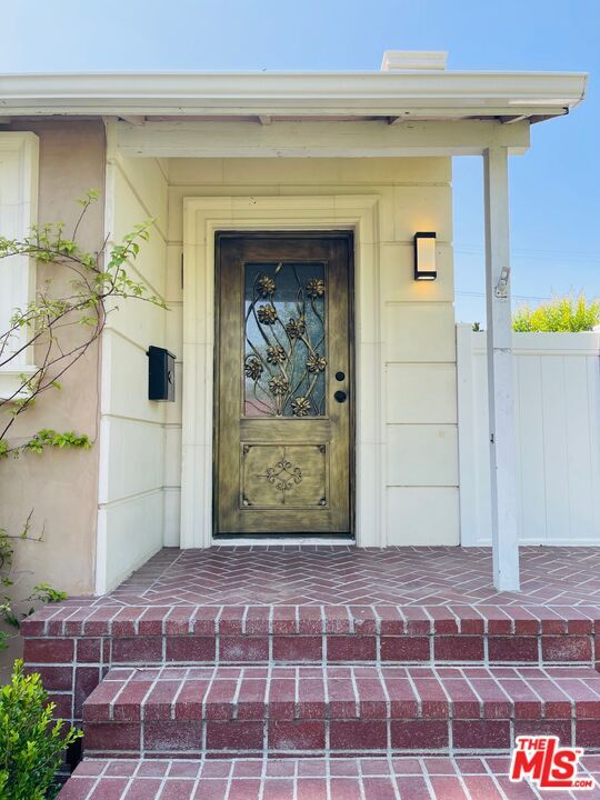 Building Photo - 13964 La Maida St