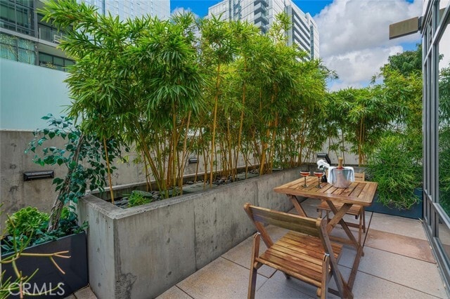 Building Photo - 1100 S Hope St