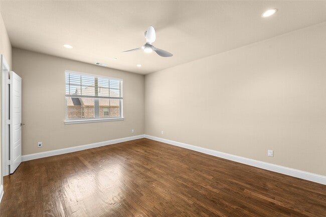 Building Photo - 2952 Sheridan Dr