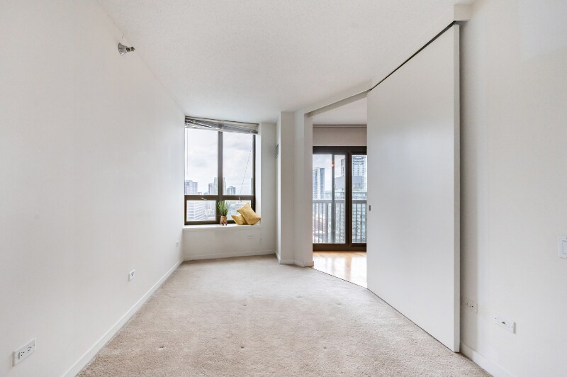 Building Photo - 400 N La Salle Dr