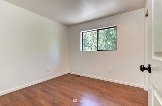 Building Photo - 14319 NE 84th Ct