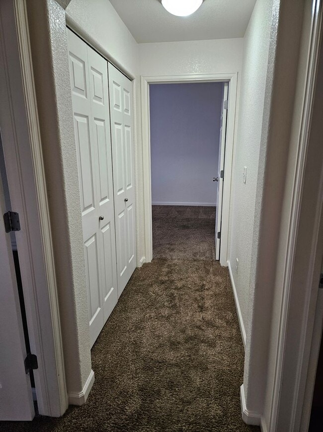 Building Photo - Amazing price amazing location 2 bdrm Condo avail: 7/16