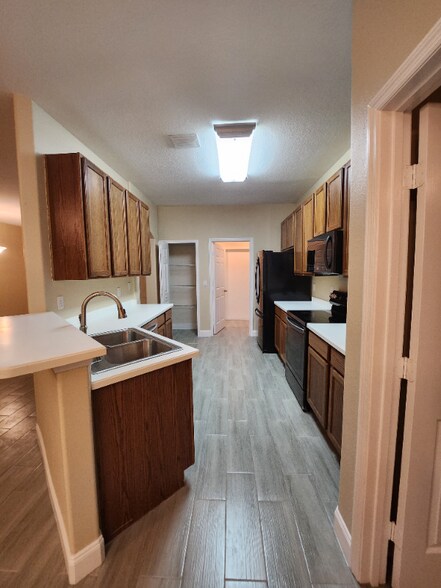 Building Photo - 8365 104th Ct