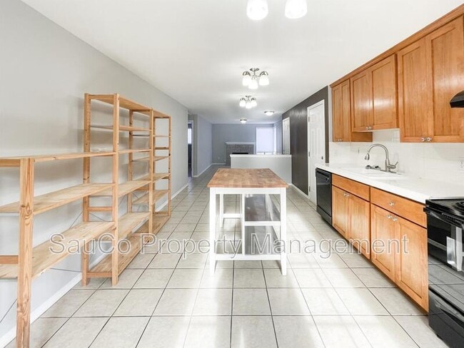 Building Photo - 1734 NE Bryant St