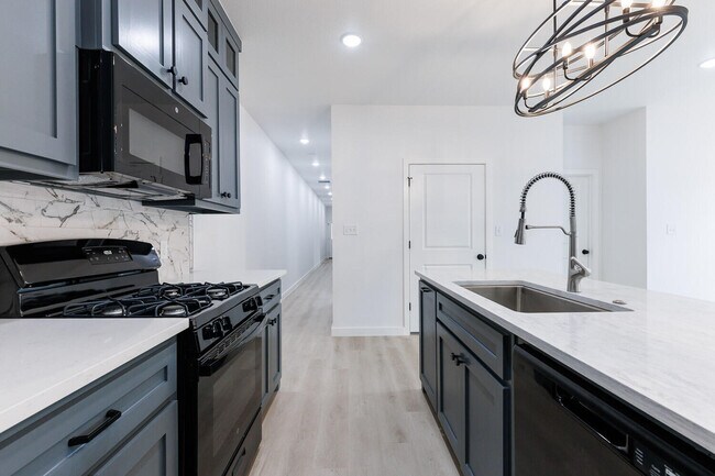 Building Photo - 1704 Elkhart Ave