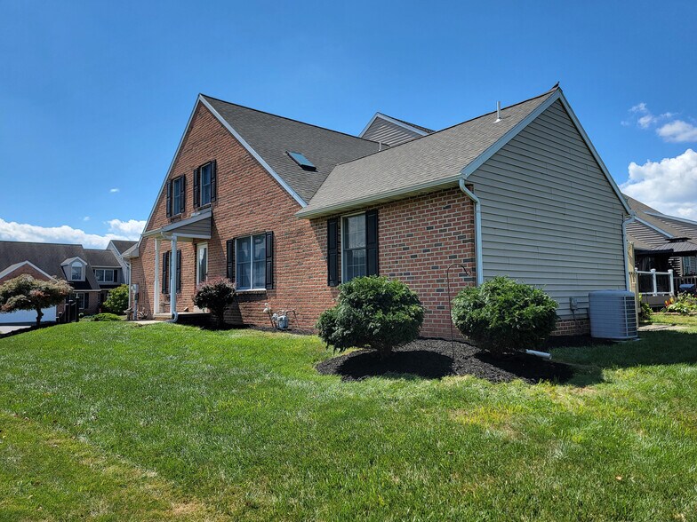 Building Photo - 40 Spring Hill Ln