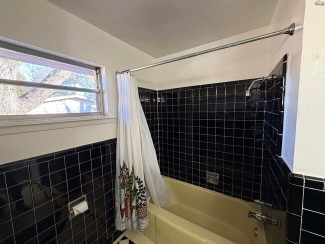 Building Photo - 4508 Bermuda Ln