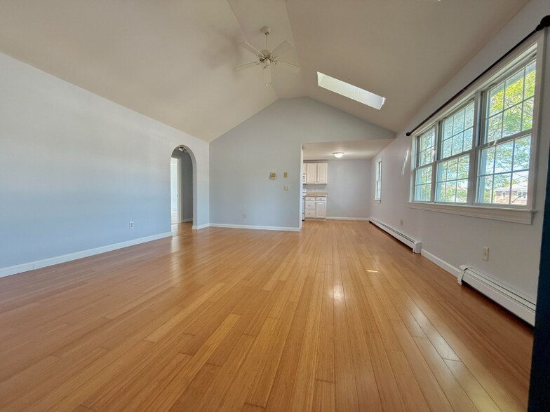 Building Photo - 56 Center St