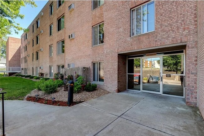 Building Photo - 329 Geneva Ave N