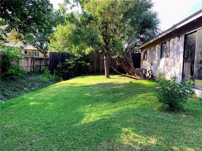 Building Photo - 3112 Settlement Dr