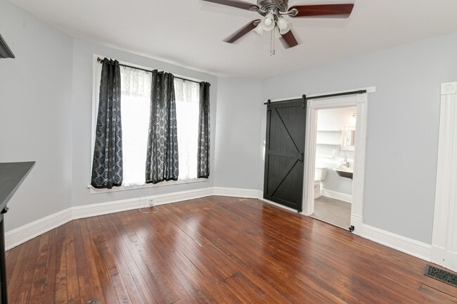 Building Photo - 723 Columbia St