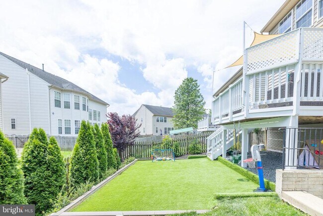 Building Photo - 8727 Raleigh Mews