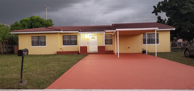 Building Photo - 930 NE 160th St