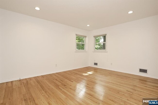 Building Photo - 253 Jeffer St