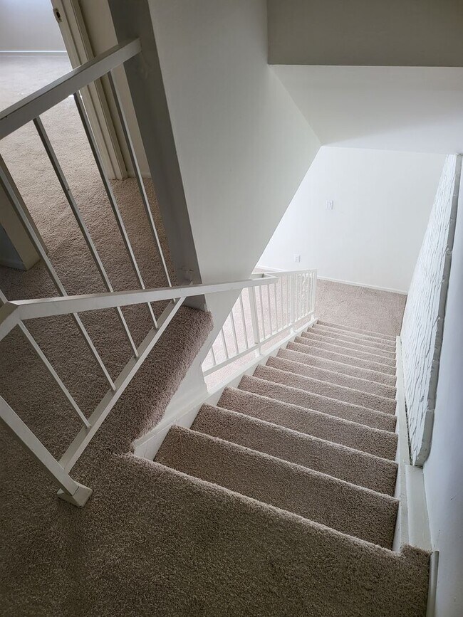 Building Photo - Sharp Townhouse on Victoria Avenue across from the Marina