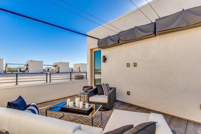 Building Photo - 5151 N 13th Pl