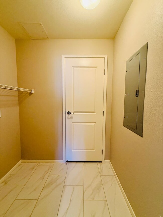 Building Photo - Modern High-Rise Condo-Near LV Strip, Alle...