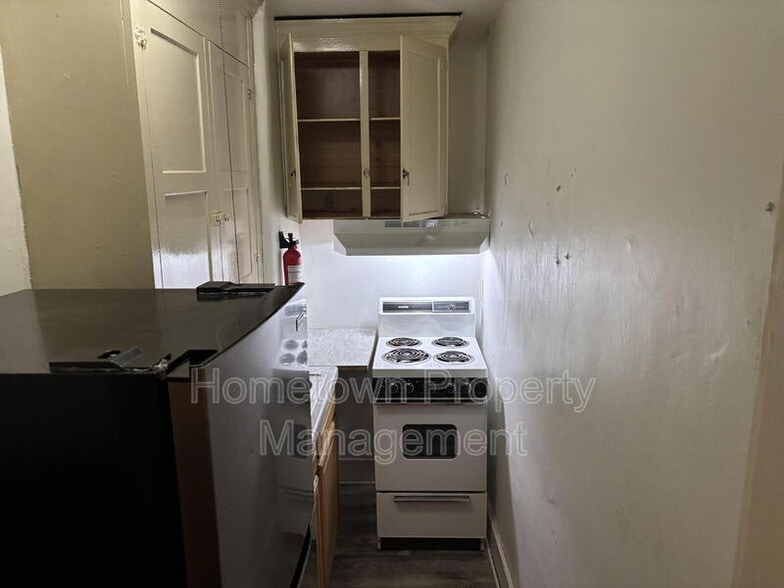 Building Photo - 319 E Sunbury St
