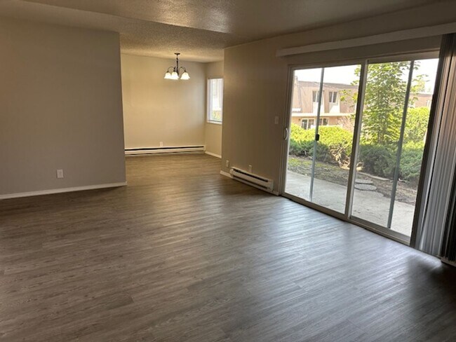 Building Photo - Amazing Two Bedroom!