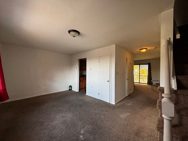 Building Photo - 3BR Townhome with garage! This house will ...