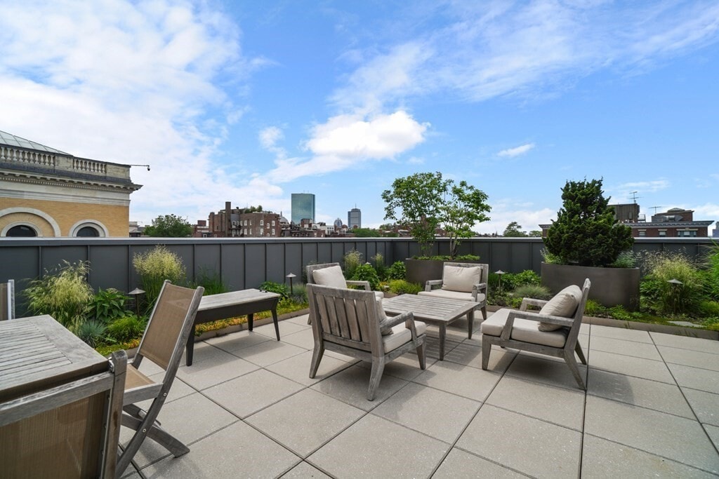 Building Photo - 32 Derne St