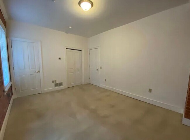 Building Photo - 175 E Louther St