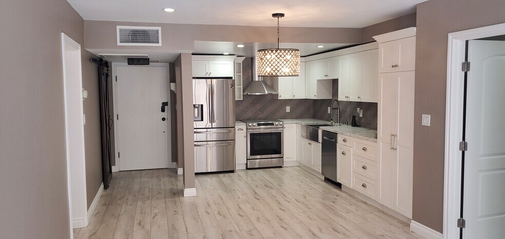 Building Photo - 1300 Midvale Ave
