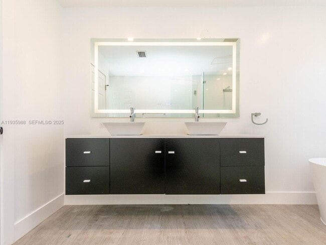 Building Photo - 381 Cameron Dr