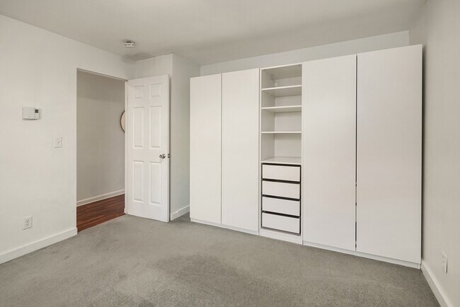 Building Photo - 303 N 44th St