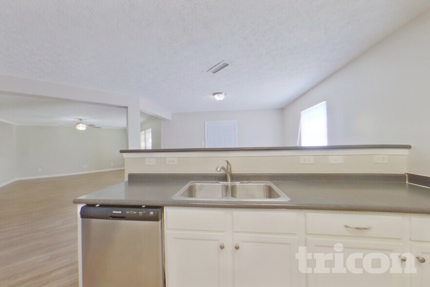Building Photo - 1024 Tradewinds Dr