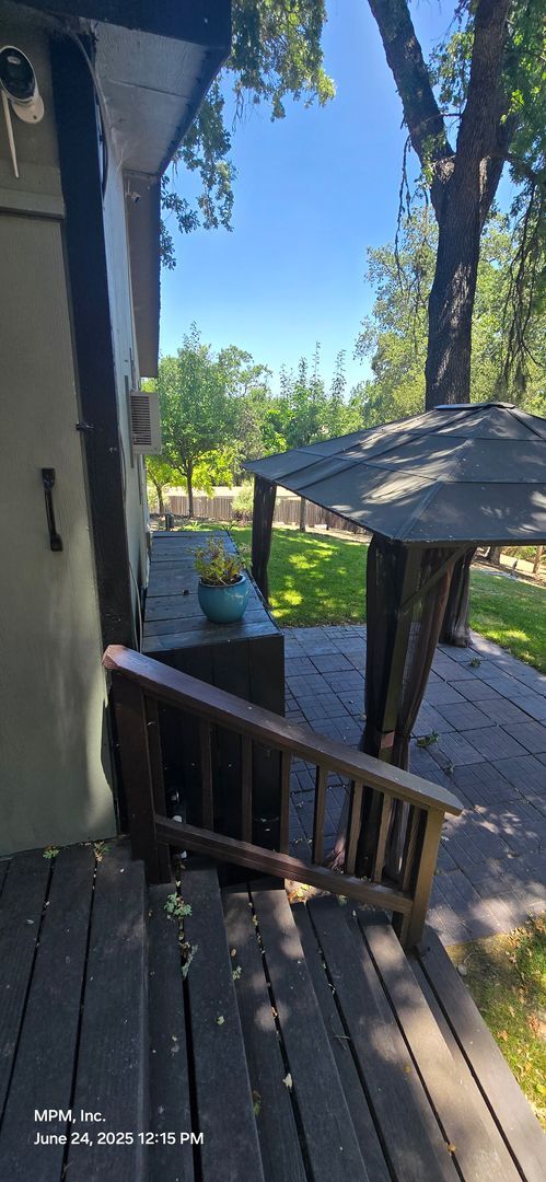 Building Photo - Large 3 bedroom home in the country
