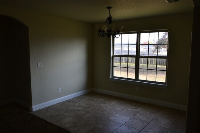 Building Photo - 1700 Been Rd