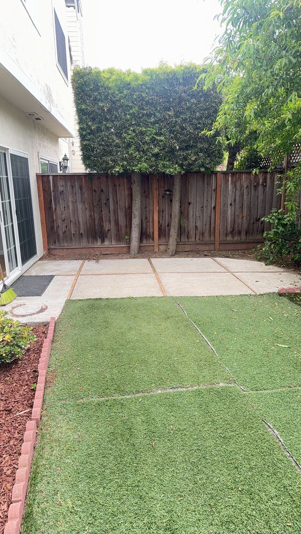 Building Photo - Beautiful Spacious 4-bedroom, 2.5-bathroom...